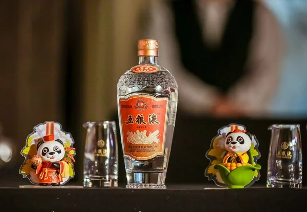 Xinhua Silk Road: Chinese baijiu brand enlivens foreign Spring Festival celebrations as symbol of "harmonious happiness"