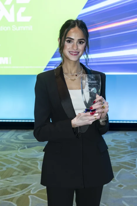 Meghna Singh, CEO of Aptronix, Honored as Female Leader of the Year at Ingram Micro Partner Awards 2024<br>