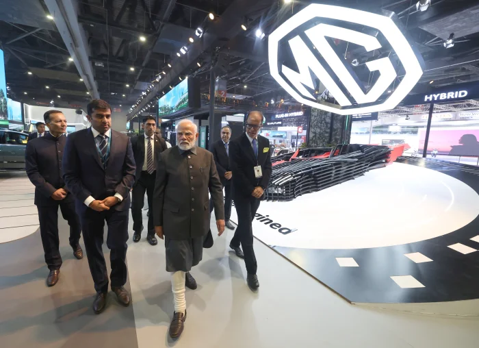 JSW MG Motor Accelerates Into Wider NEV Portfolio: Unveils MG Cyberster and MG M9 Under its Luxury Brand Channel, MG Select<br>