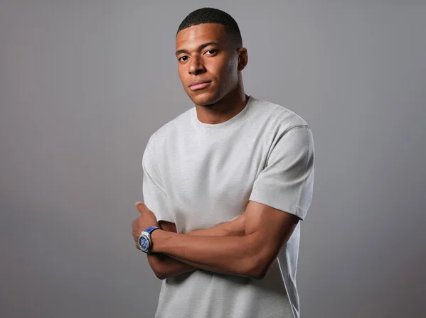 HUBLOT AMBASSADOR AND FOOTBALL CHAMPION KYLIAN MBAPPÉ UNVEILS THE NEW CLASSIC FUSION CHRONOGRAPH UEFA CHAMPIONS LEAGUE TITANIUM: A WATCH THAT SCORES ON EVERY FRONT