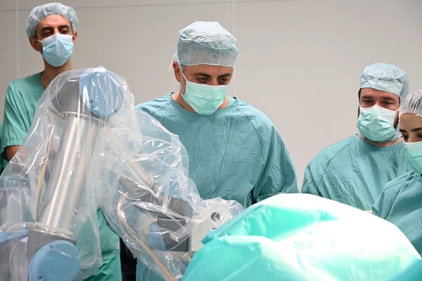 Beyond the Millimeter: NaoTrac Redefines Precision Standards via Intelligent Surgical Navigation