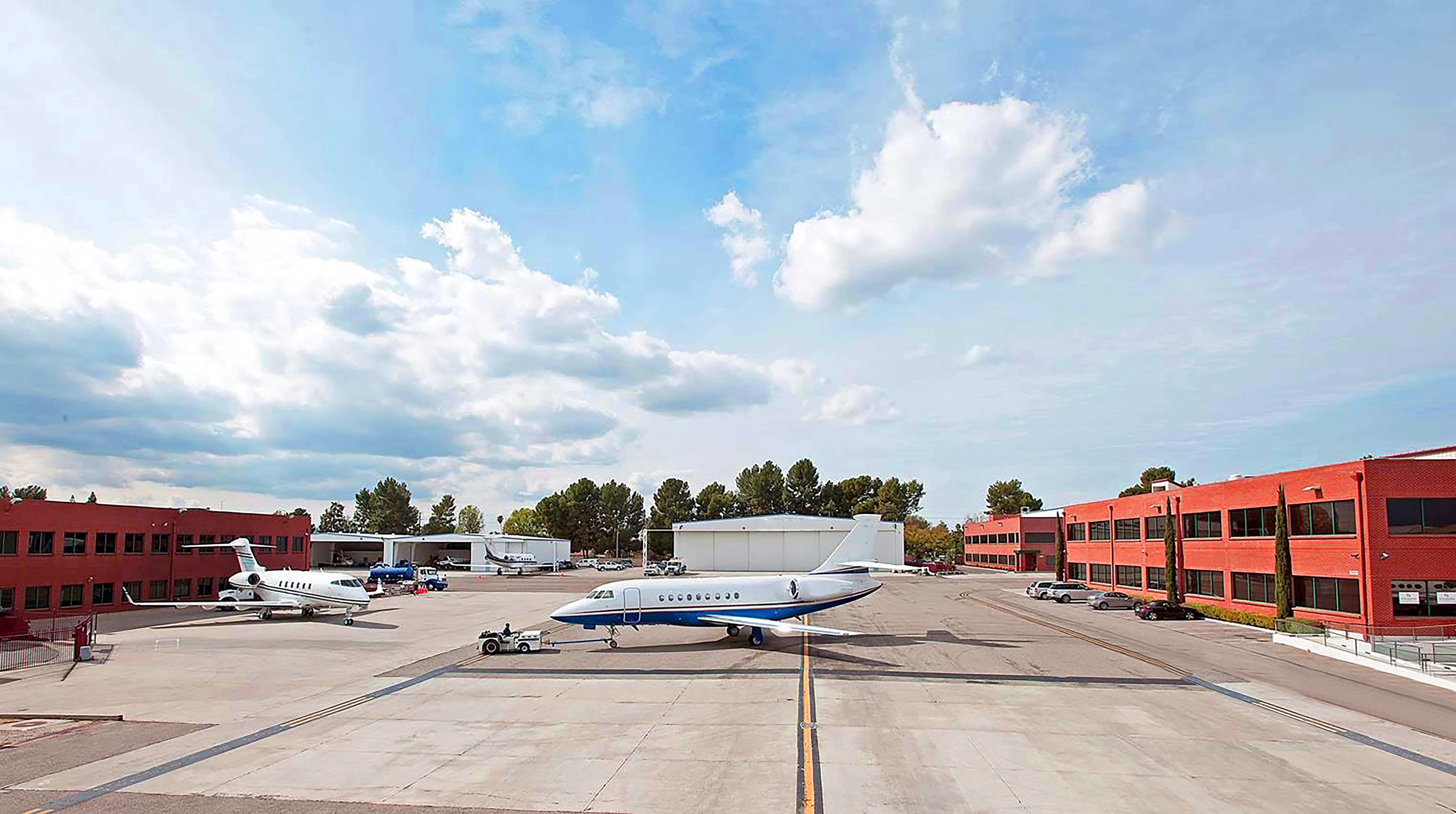 Signature Aviation Expands Operations at Van Nuys Airport with Acquisition of Castle & Cooke Aviation Services LLC