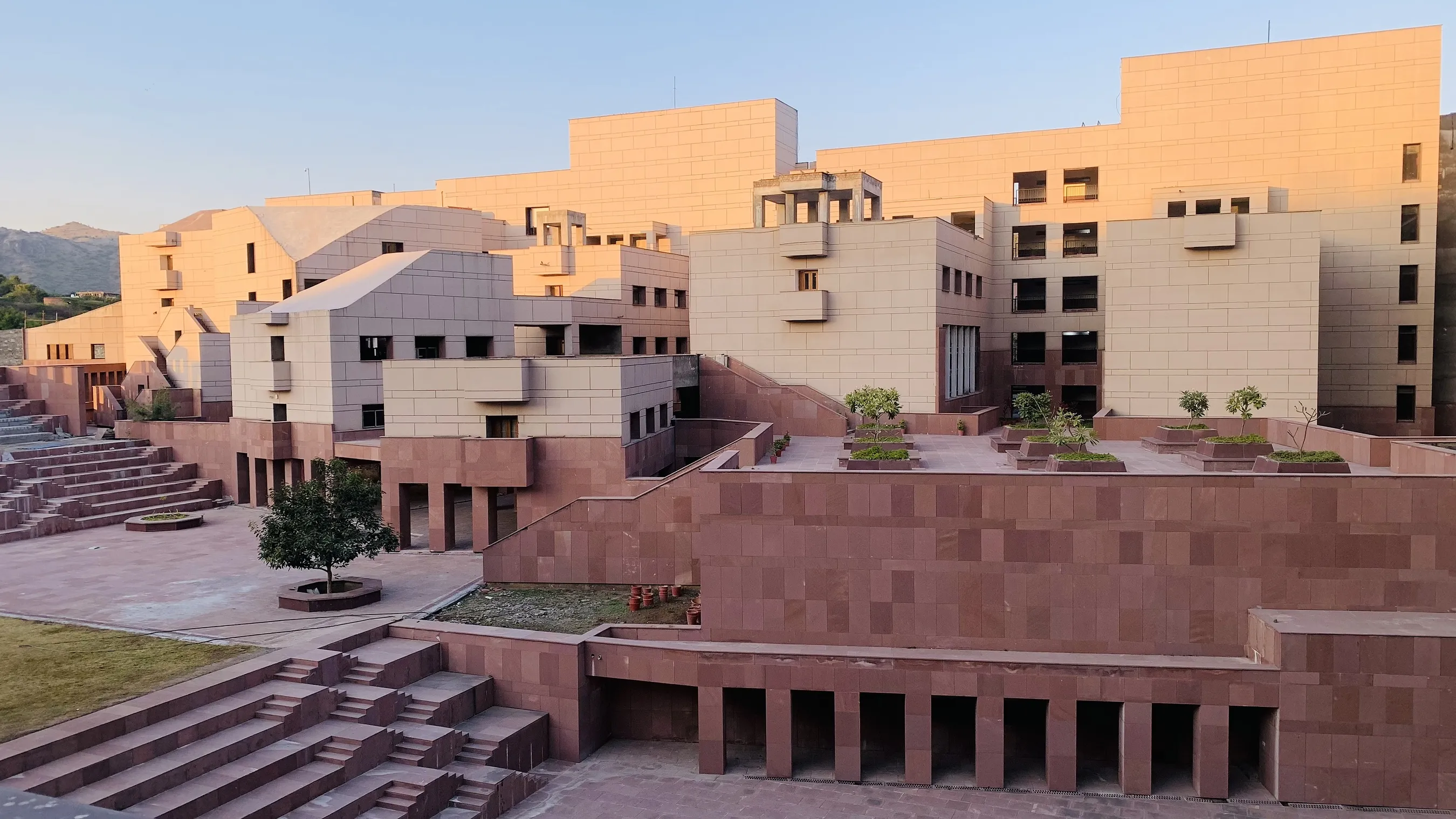 IIM Udaipur Launches India's First One-Year Full-Time MBA in Investment and Wealth Management